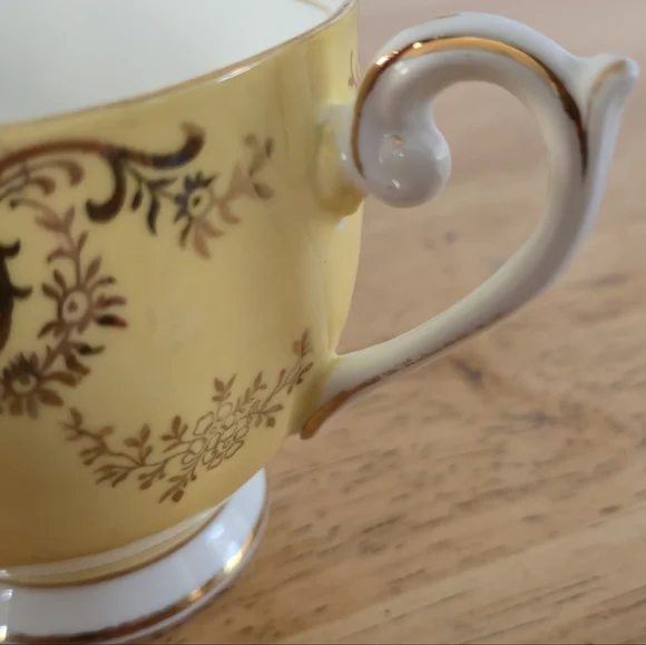 Queen Anne Fine Bone China Yellow Gold Filigree Teacup & Saucer Set - Picture 10 of 11